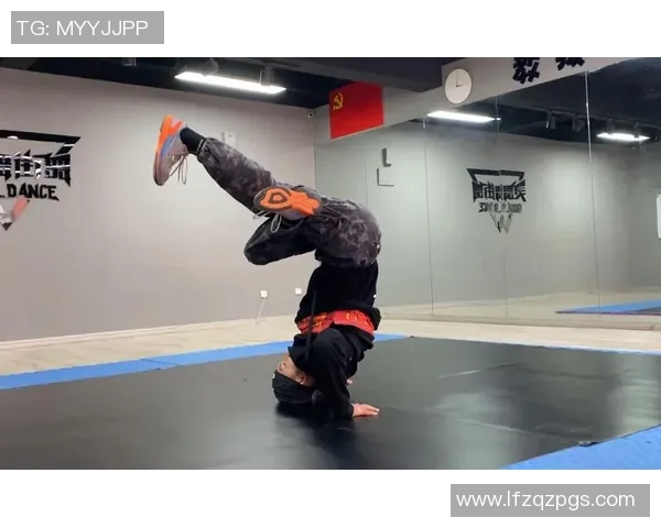 南京街舞队的阵地战:探索街舞文化在城市中的热潮与影响 南京街舞队的阵地战:探索街舞文化在城市中的热潮与影响